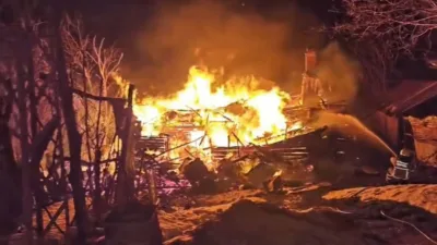 Karabük’ün Safranbolu ilçesinde çıkan yangında alevlere teslim olan iki katlı