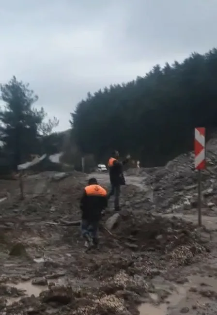 Kastamonu’da daha önce meydana gelen heyelan sonrası ulaşıma kapanan ve