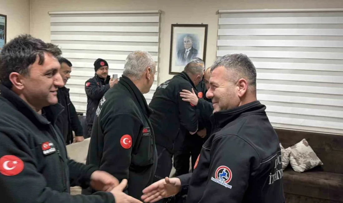 Düzce’de itfaiye ekipleri yeni yıla görev başında girdi. Ailelerinden uzakta