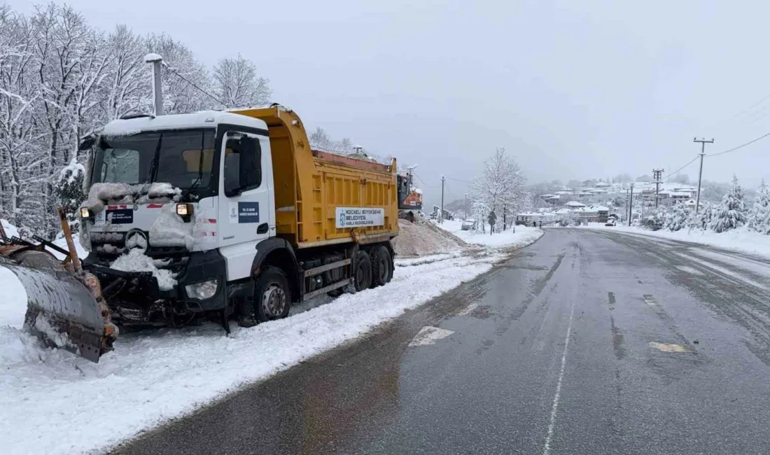 Kocaeli’de etkili olan kar yağışı nedeniyle İzmit-Kandıra kara yolunda ulaşımın