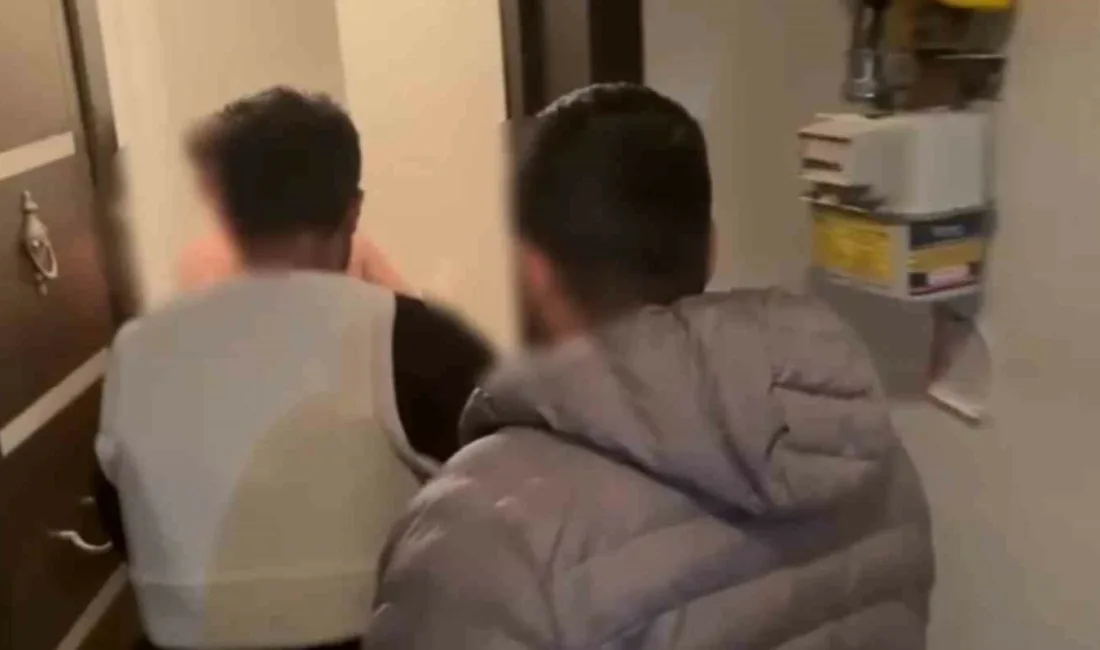 Sakarya’nın Serdivan ilçesinde jazdarma ekiplerince düzenlenen kaçakçılık ve uyuşturucu operasyonunda