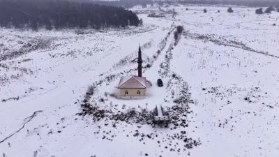 Bolu’da etkili olan kar yağışı, Aladağ bölgesindeki çam ormanlarında kartpostallık