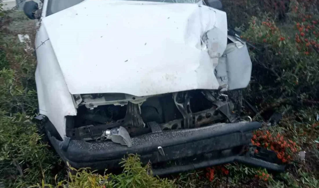 Karabük’ün Safranbolu ilçesinde kamyonet ile çarpışan otomobildeki 3 kişi yaralandı.