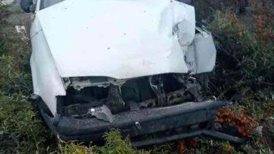 Karabük’ün Safranbolu ilçesinde kamyonet ile çarpışan otomobildeki 3 kişi yaralandı.