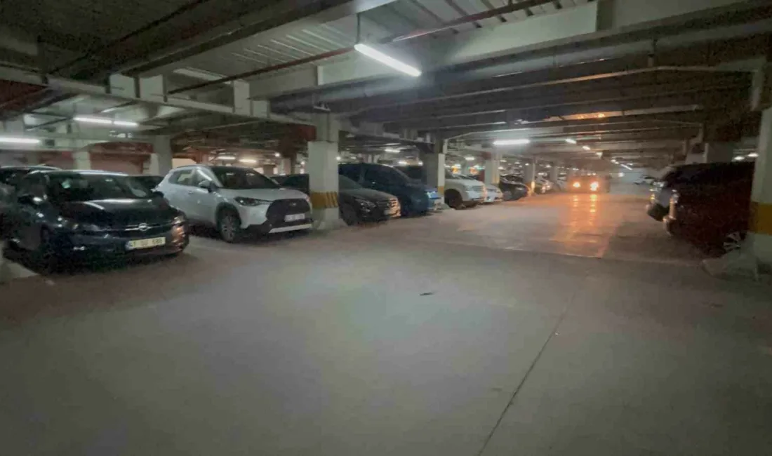 Kocaeli’nin İzmit ilçesinde kapalı otoparkta bir kişi, şakalaşırken birden kavgaya