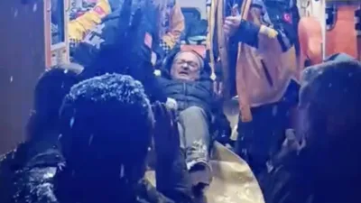 Kastamonu’nun Cide ilçesinde kar sebebiyle yolu kapanan köydeki hasta, itfaiye