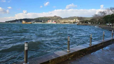 Zonguldak’ın Ereğli ilçesinde sabah saatlerinde başlayan yağmur, öğle saatlerinden itibaren
