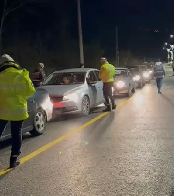 Sakarya’nın Karasu ilçesinde yılbaşı gecesi üç farklı noktada gerçekleştirilen uygulamalarda,