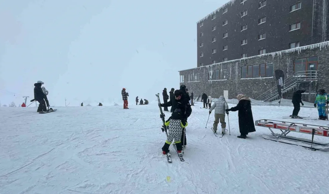 Bolu Kartalkaya Kayak Merkezi’nde sömestr tatili öncesi hareketlilik başladı. Kar