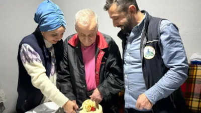 Kartepe Belediyesi Alo Evlat Sağlık Kulübü ekipleri, yılbaşı akşamında ilçedeki