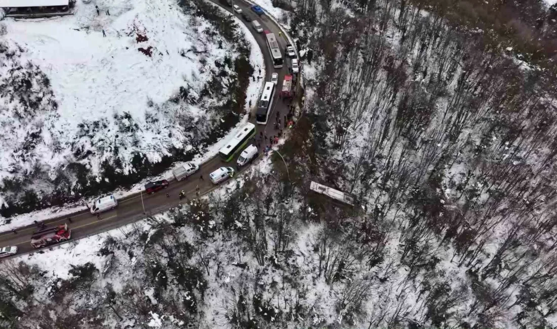 Kocaeli’nin Kartepe ilçesinde toplu taşıma otobüsünün şarampole yuvarlandığı kazada yaralı