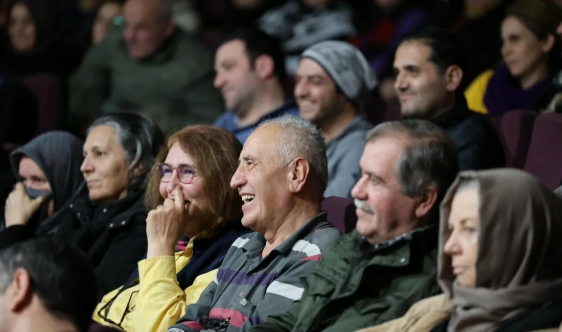 Kartepe’de yetişkinler için hazırlanan kültür-sanat programında “Anlat Bakalım” adlı tiyatro