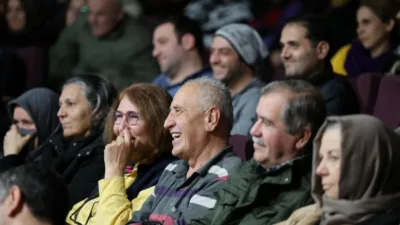 Kartepe’de yetişkinler için hazırlanan kültür-sanat programında “Anlat Bakalım” adlı tiyatro