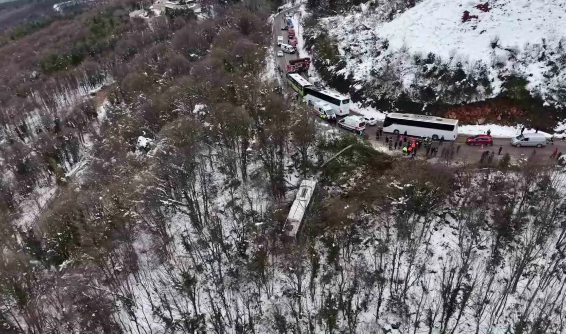 Kocaeli’nin Kartepe ilçesinde şehir içi toplu taşıma otobüsünün şarampole yuvarlandığı