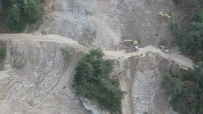 Kastamonu’da yağış sonrası meydana gelen heyelan sebebiyle ulaşıma kapanan İnebolu-Doğanyurt-Cide