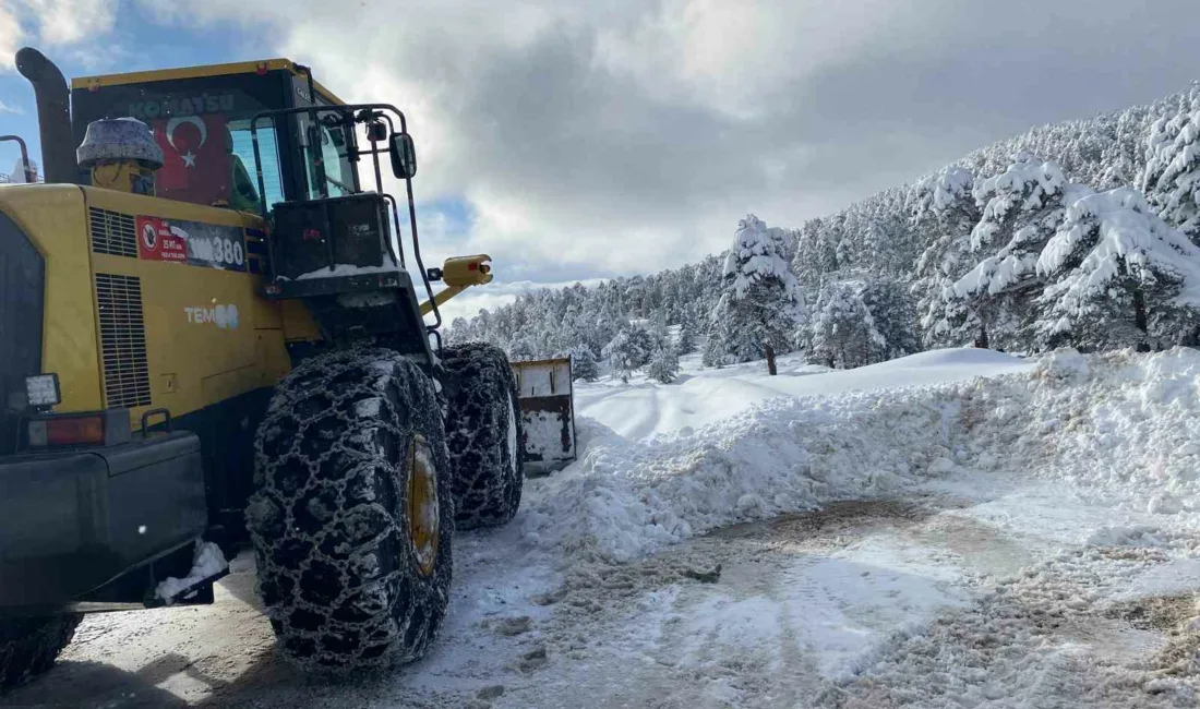 Kastamonu’da kar yağışı sebebiyle kapalı köy yolu sayısı 611’e düştü.