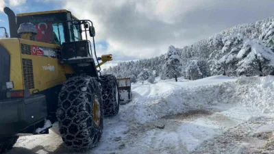 Kastamonu’da kar yağışı sebebiyle kapalı köy yolu sayısı 611’e düştü.