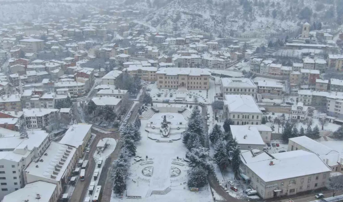 Kastamonu’da etkili olan kar yağışı kent merkezini beyaza bürüdü. Kastamonu’da