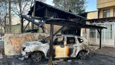 Kastamonu’da çıkan yangında park halindeki cip kullanılmaz hale gelirken, iş