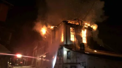 Kastamonu’nun tadilat halindeki tarihi üç katlı konak, çıkan yangında küle