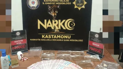 Kastamonu’da polis ekipleri tarafından uyuşturucu maddeyle yakalanan şahıs tutuklandı. Edinilen