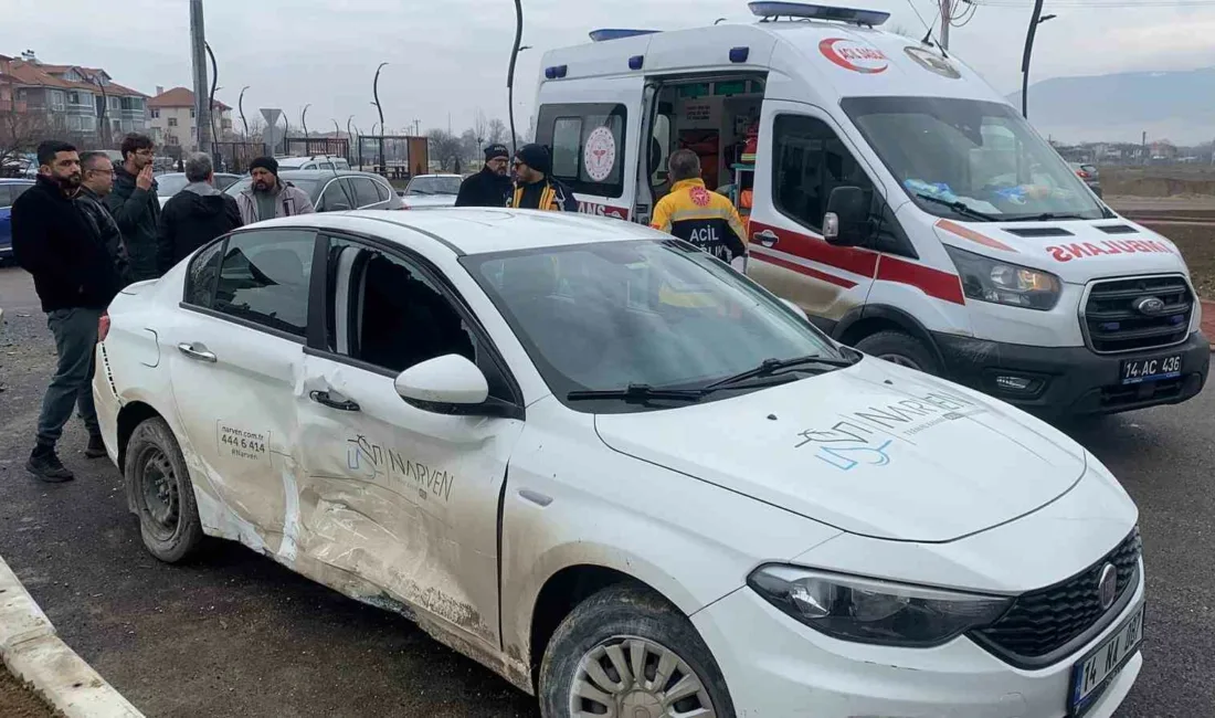 Bolu’da farklı yönlerden kavşağa giren iki otomobilin çarpışması sonucu 1