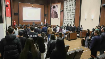 Keçiören Belediyesi, kurum bünyesinde staj yapan öğrencilere hem iş ortamında