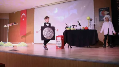 Keçiören Belediyesi tarafından düzenlenen “Bilimin Işığında” adlı tiyatro oyunu ile