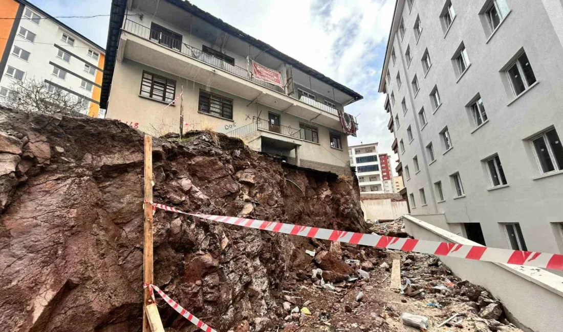 Ankara’da bitişiğindeki inşaat kazısı sırasında temelinde hasar oluşan 2 katlı