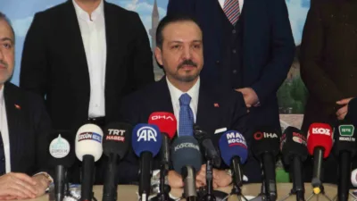 AK Parti Genel Başkan Yardımcısı Kürşad Zorlu, Kocaeli’deki basın toplantısında,