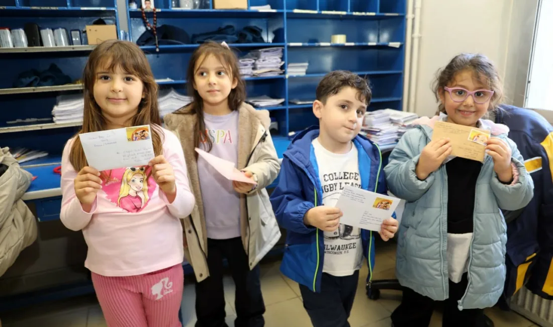 Sakarya’nın Karasu ilçesinde eğitim gören anaokulu öğrencileri, yakınlarına göndermek üzere