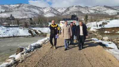 DÜZCE (İHA) – Düzce Merkeze bağlı Nuhlar Köyü’nde geçici köprü