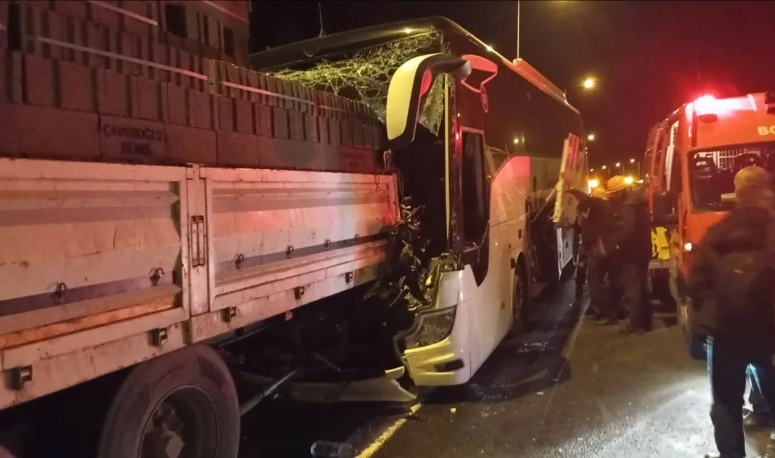 DÜZCE(İHA) – Anadolu Otoyolu Düzce kesiminde gece saatlerinde meydana gelen