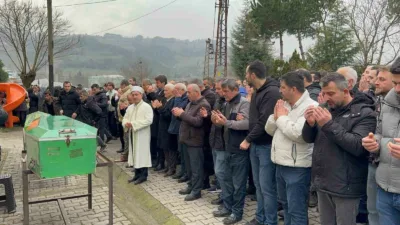 Zonguldak’ın Ereğli ilçesinde kavşaktan dönen tıra arkadan çarpan otomobilde hayatını
