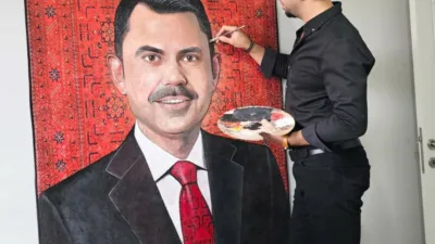 Sakarya’nın Karasu ilçesinde ikamet eden ressam Uğur Aydın, eşi Sibel