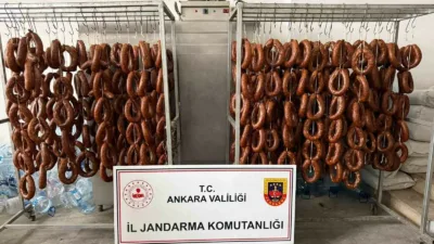 Ankara’nın Polatlı ilçesinde jandarma ekiplerince sahte gıda üretimi yaptığı tespit