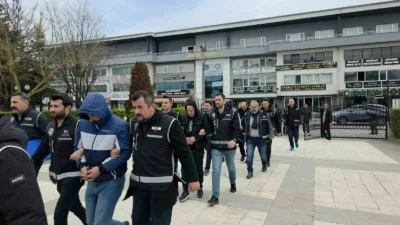 Düzce’de sahte kimlikle arazi satmaya çalışan 5 kişilik dolandırıcılık şebekesi
