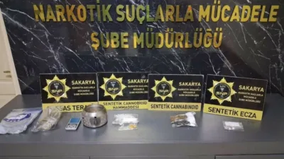 Sakarya’da polis ekiplerince düzenlenen uyuşturucu operasyonlarında 10 şüpheli gözaltına alındı.