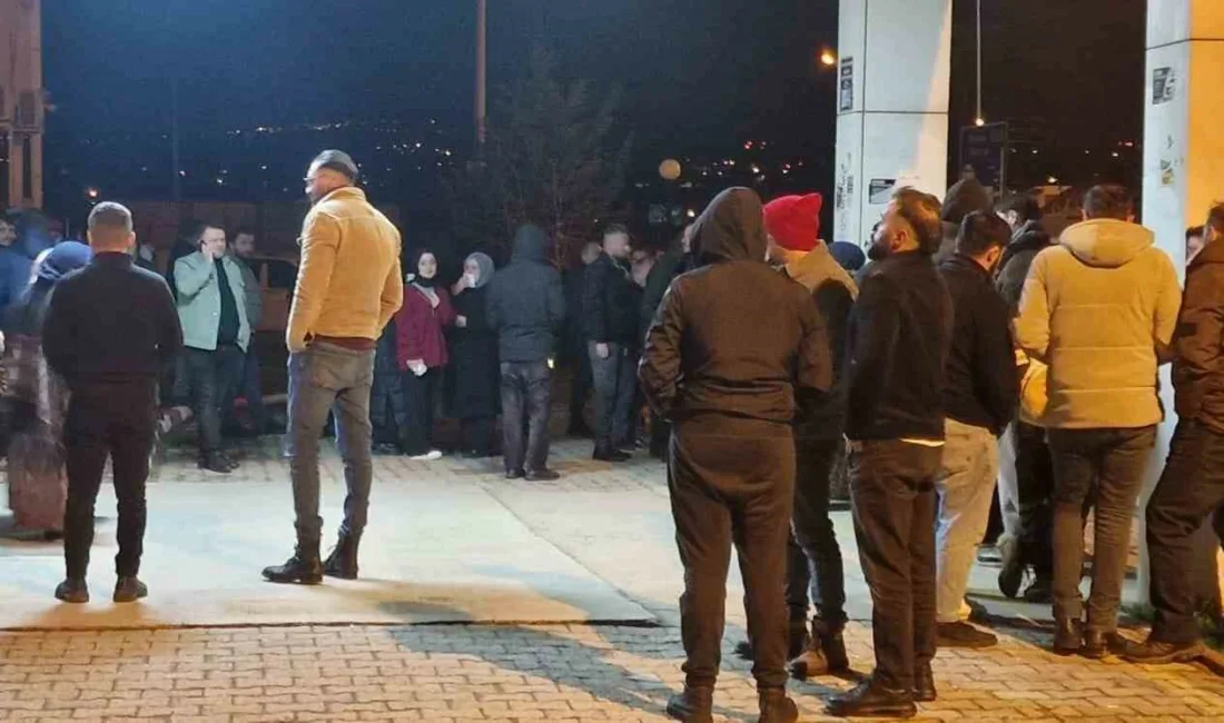 Sakarya’nın Kocaali ilçesinde sevgilisinden ayrıldığı öğrenilen 23 yaşındaki genç, aracının