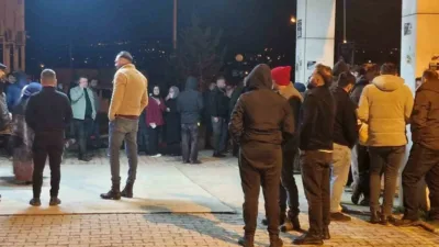 Sakarya’nın Kocaali ilçesinde sevgilisinden ayrıldığı öğrenilen 23 yaşındaki genç, aracının