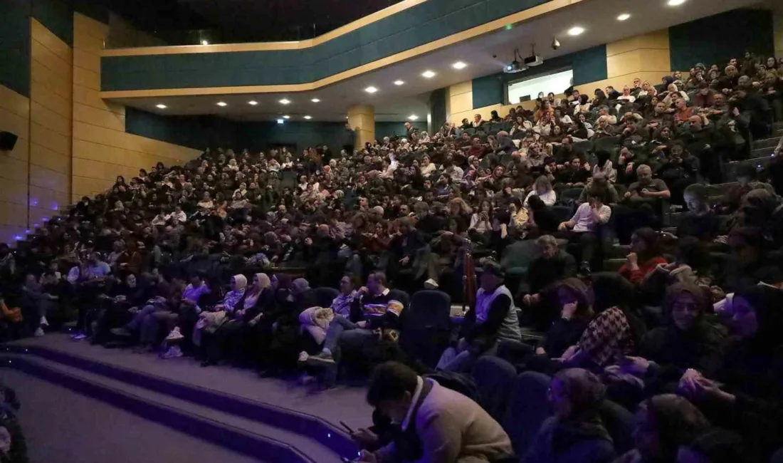 Sakarya’da sahnelenen “Güne Bakan Cam Kırıkları” adlı tiyatro oyunu, usta