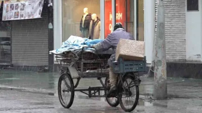 Sakarya’da yüksek kesimlerde başlayan kar yağışı, sabah saatlerinden itibaren şehir