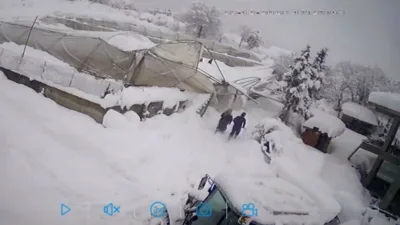 Karabük’ün Eskipazar ilçesi Köyceğiz köyünde yağan karın ağırlığıyla seralar çöktü.