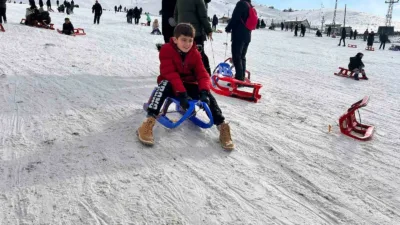 Beyaza bürünen Elmadağ Kayak Merkezi, sömestir tatilini değerlendirmek isteyen Ankaralı