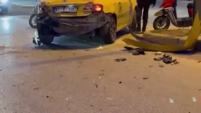 Düzce’de taksiye arkadan çarpan motosikletin sürücüsü ağır yaralandı. Kaza, dün