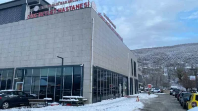 Kastamonu’nun Cide ilçesinde bir şahıs tartıştığı vatandaşı, yaşadığı apartmanın önünde