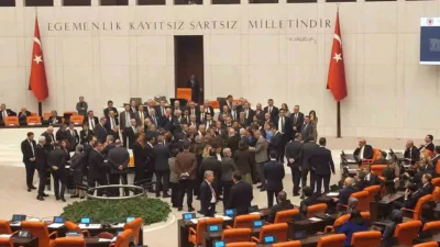 TBMM Genel Kurulunda yoklama sırasında salonda bulunmayan bir milletvekili adına