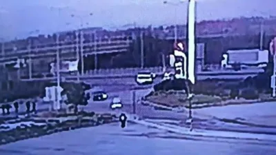 TEM Otoyolu’nun Düzce geçişinde bariyerlere ok gibi saplanan otomobildeki 2
