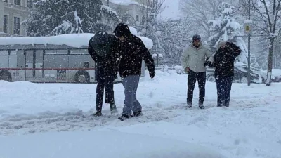 Türkiye genelinde etkili olan soğuk hava dalgasıyla birlikte gece en