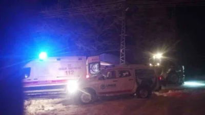 Karabük’ün Yenice ilçesinde yoğun kar yağışı nedeniyle kapanan yolları aşan